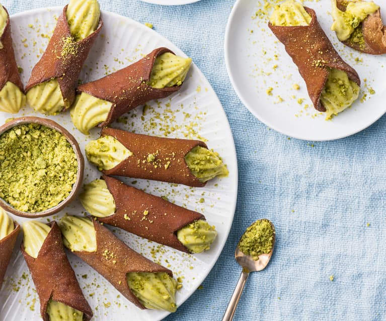 Cannoli con crema al pistacchio (senza glutine e lattosio)