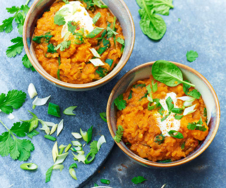 Dahl de lentilles corail, épinards et courge à l'indienne