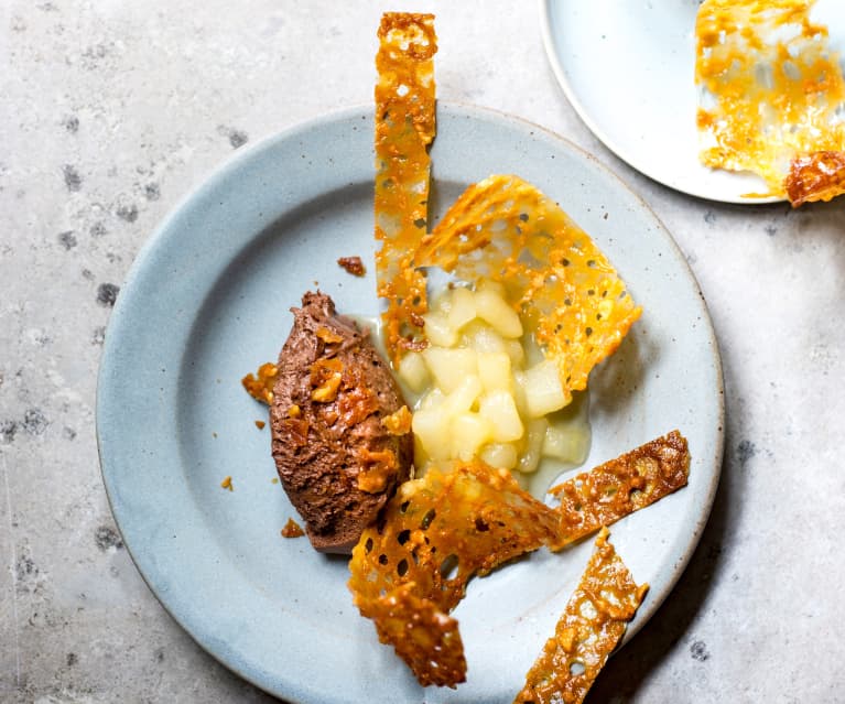 Ganache au chocolat, poire et tuiles aux noisettes