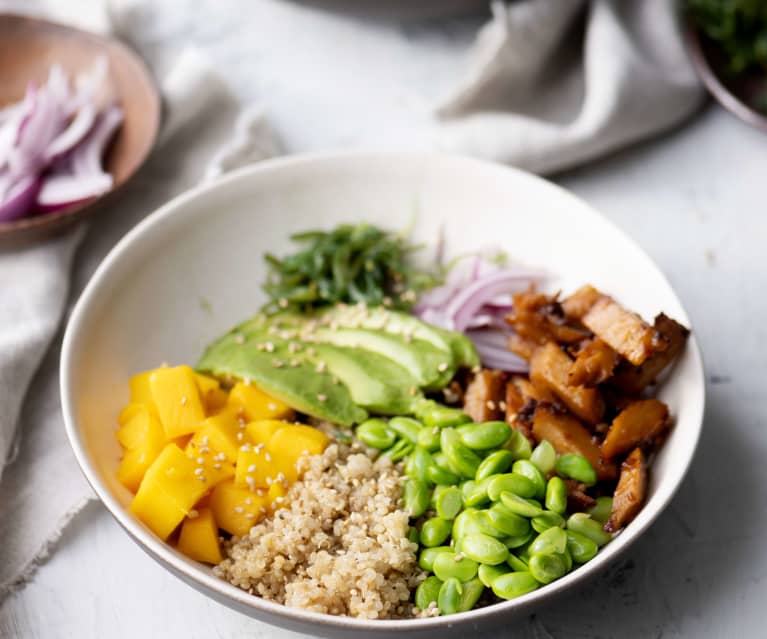 Poke de quinoa y seitán