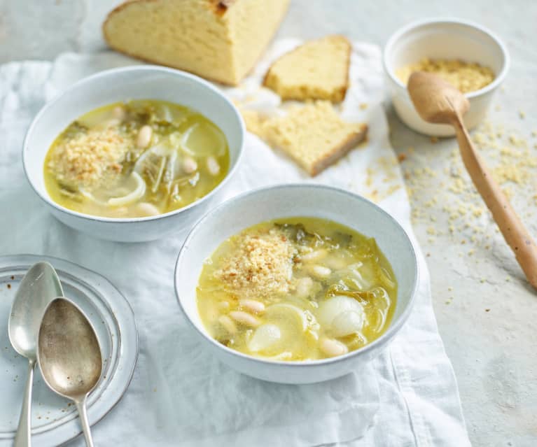 Sopa de feijão com couve-portuguesa