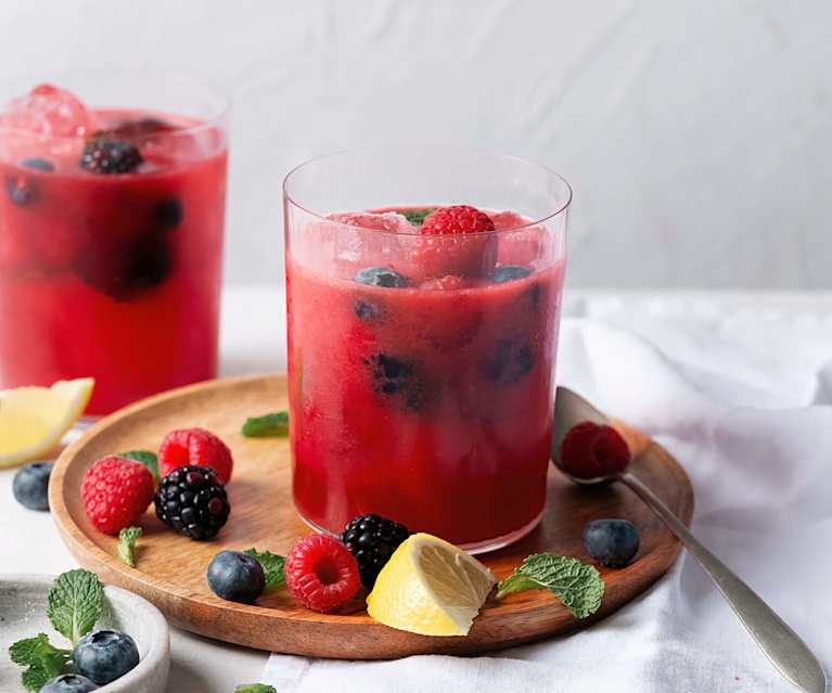Nealkoholické mojito z lesních plodů