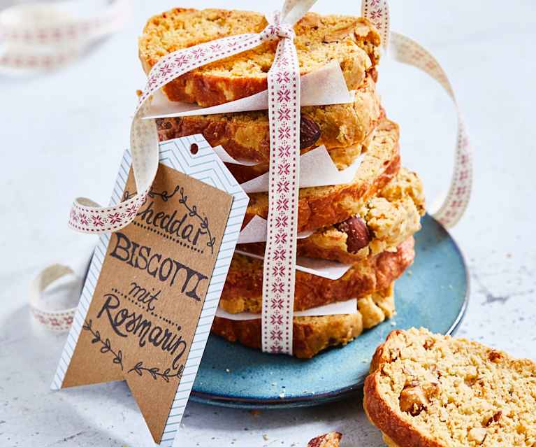 Cheddar-Biscotti mit Rosmarin