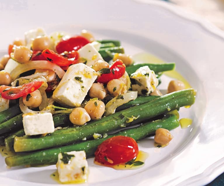 Salada de vagem, grão de bico e ricota