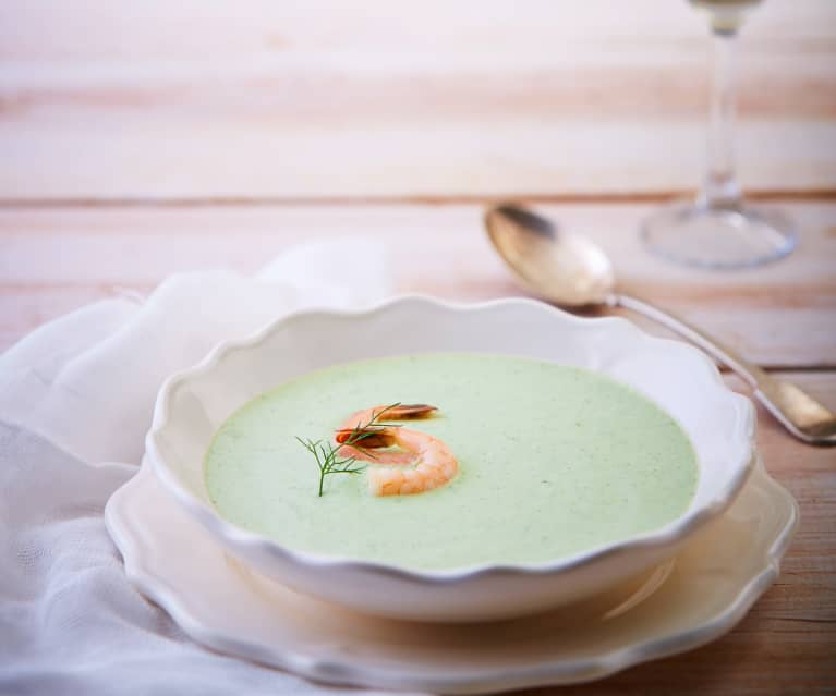 Sopa fría de pepino y camarones