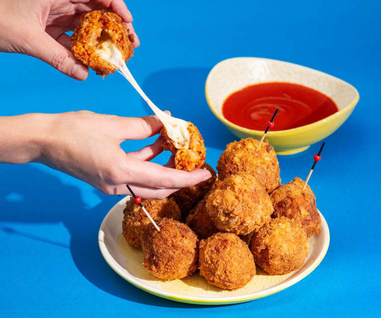 Pomidorowe arancini z ciągnącą się mozzarellą