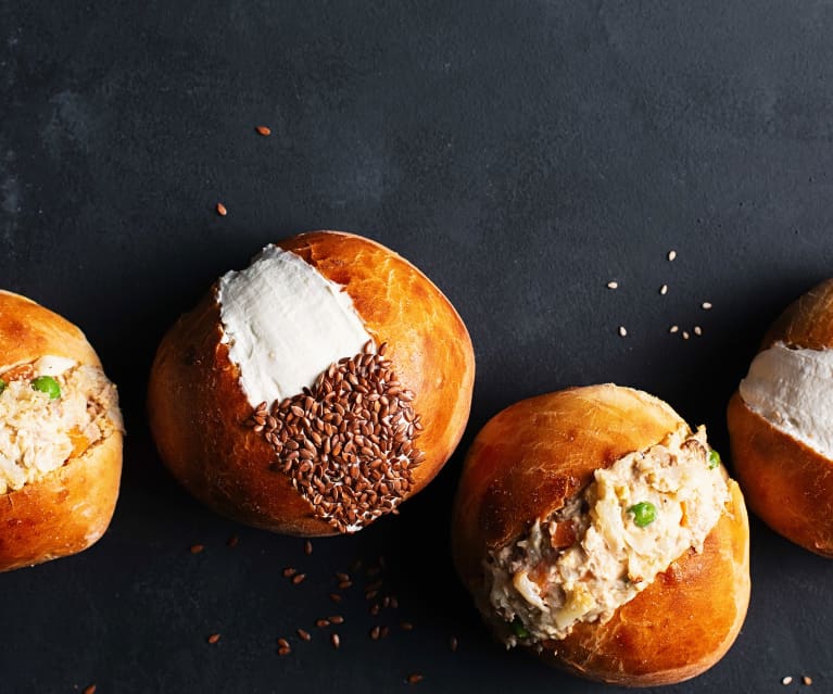 Ensaladilla de coliflor asada en pan de hamburguesa