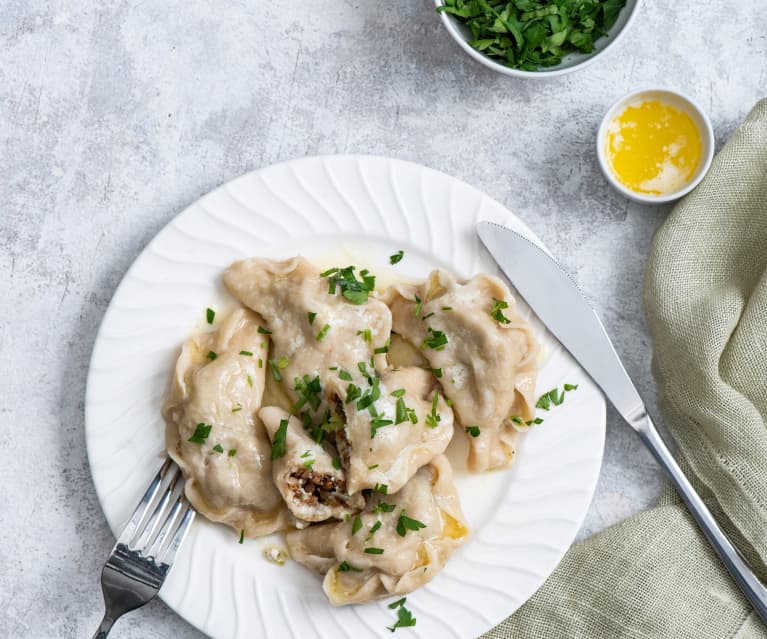 Pierogi z kaszą gryczaną, brokułami i twarogiem