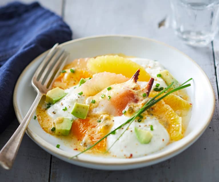 Mousse de chèvre frais, chair de crabe et avocat, sauce Passion