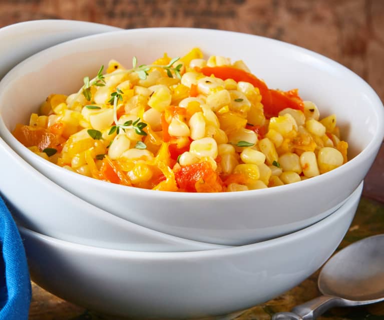 Ensalada de elote con pimientos, estilo Tex-Mex