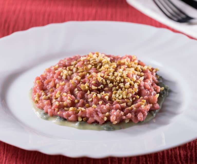 Risotto alla barbabietola rossa con gorgonzola e nocciole