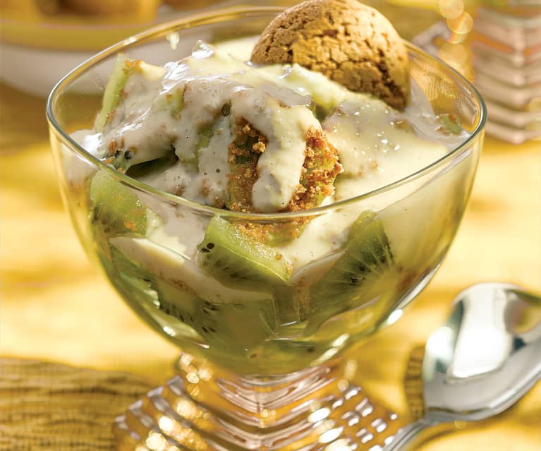 Dessert di kiwi con salsa di yogurt e vaniglia