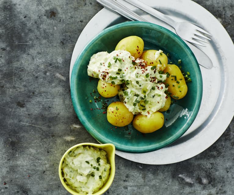 Pellkartoffeln mit Ricotta-Avocado-Dip