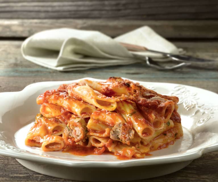 Maccheroni al forno con sugo e polpettine