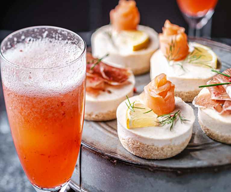 Cocktail fraise-champagne et minicheesecakes Cocktail fraise-champagne et minicheesecakes