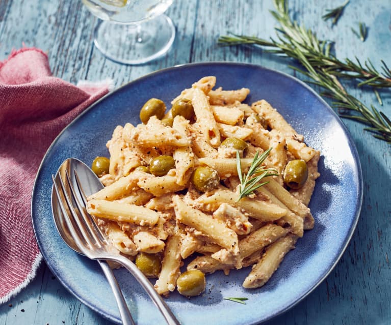 Cremige Feta-Pasta mit Nüssen