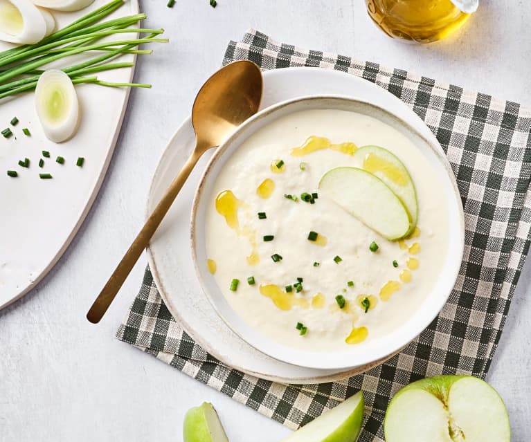 Sopa fría de manzana y puerro