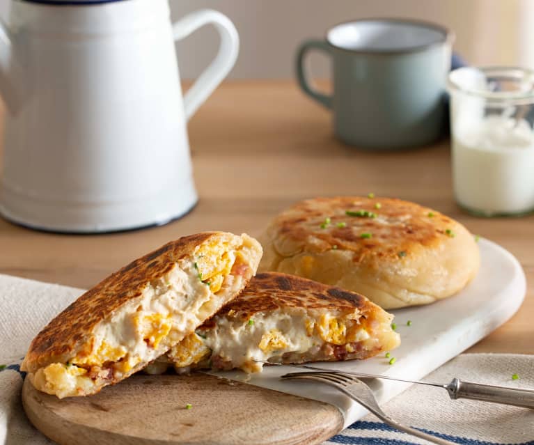 "Hot Pockets" proteicos (pão de frigideira recheado)