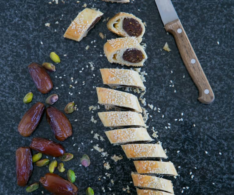 Biscuits with date, pistachio and cardamom filling