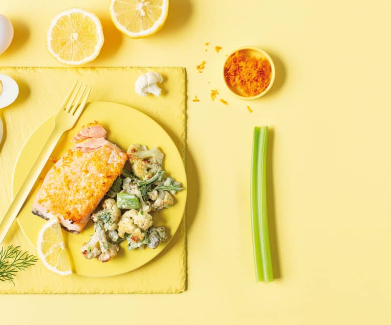 Salmón glaseado con cítricos y ensalada de coliflor asada