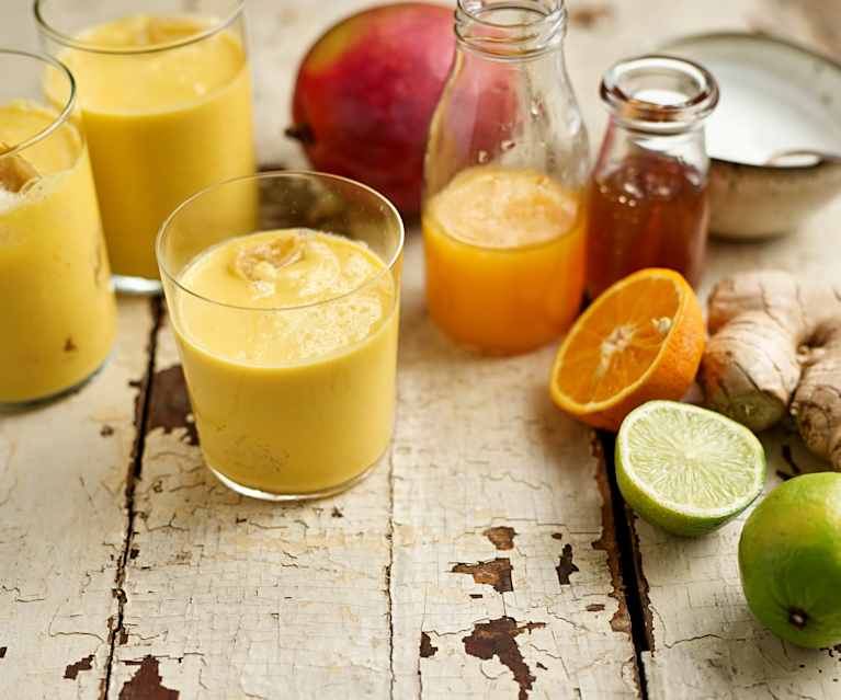 Smoothie de manga, laranja e iogurte Smoothie de manga, laranja e iogurte