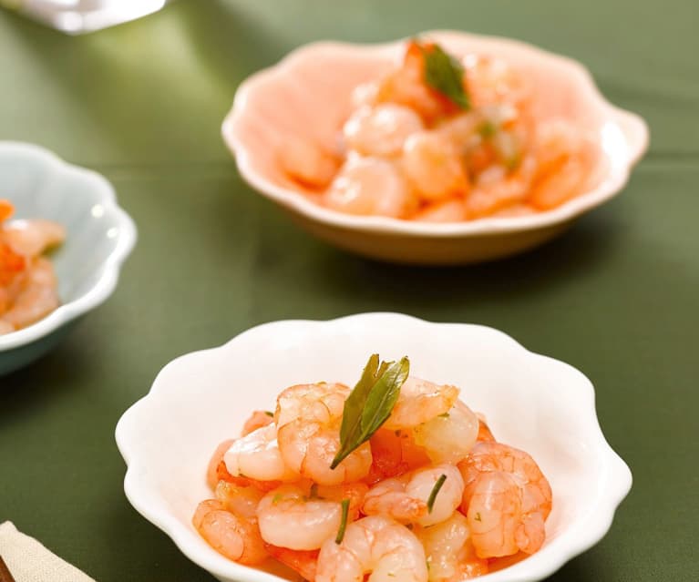 Stir fried prawns with dragon well tea (Longjing tea prawns)