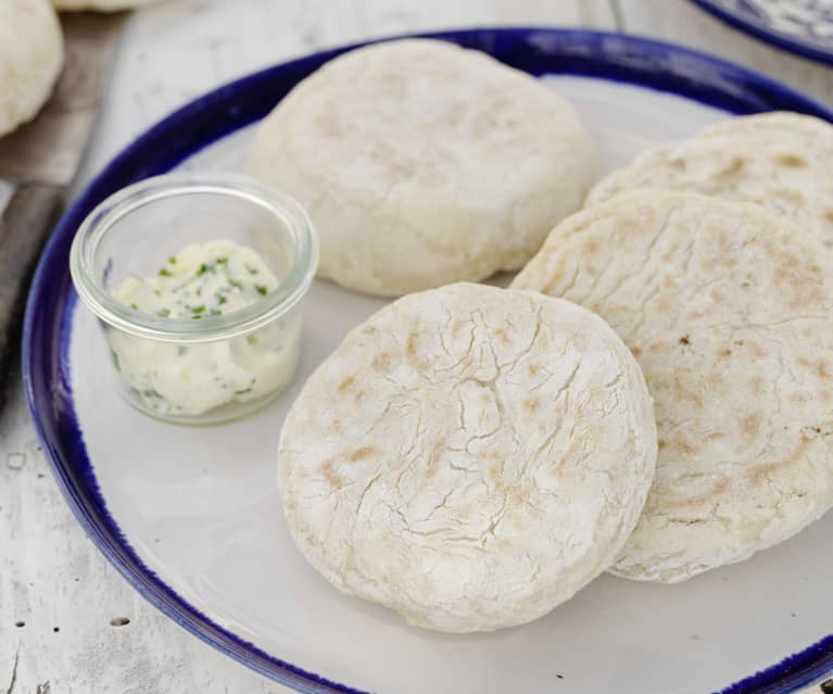 Bolo do caco com manteiga de alho