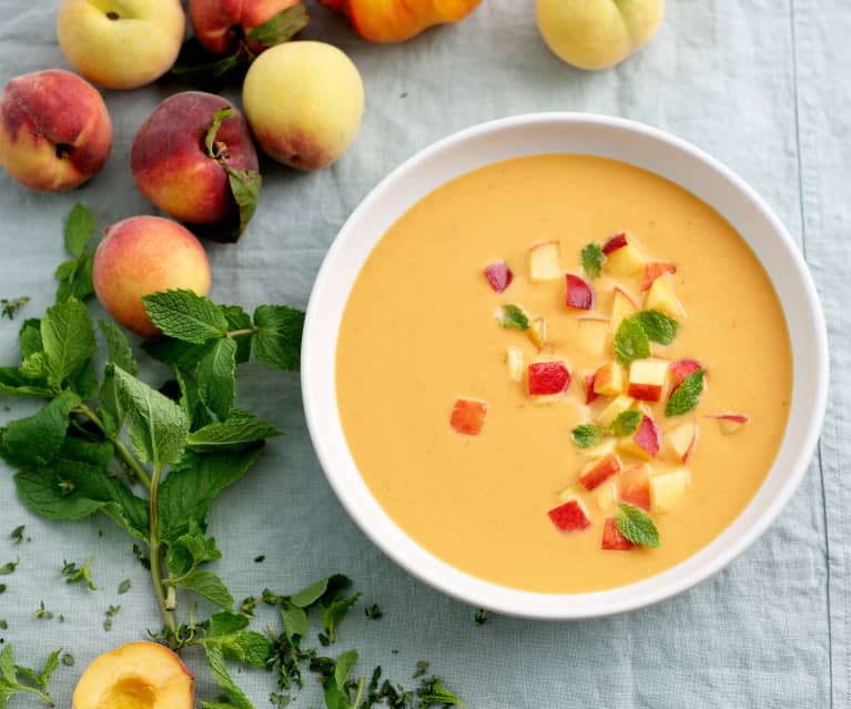 Sopa fria de tomate e pêssego