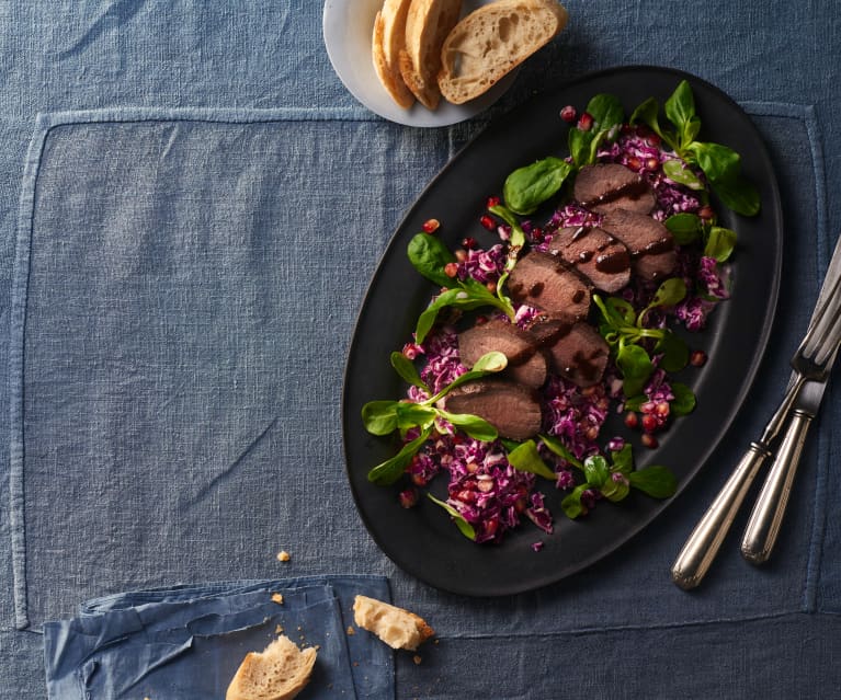 Marinierter Hirschrücken mit Rotkohlsalat