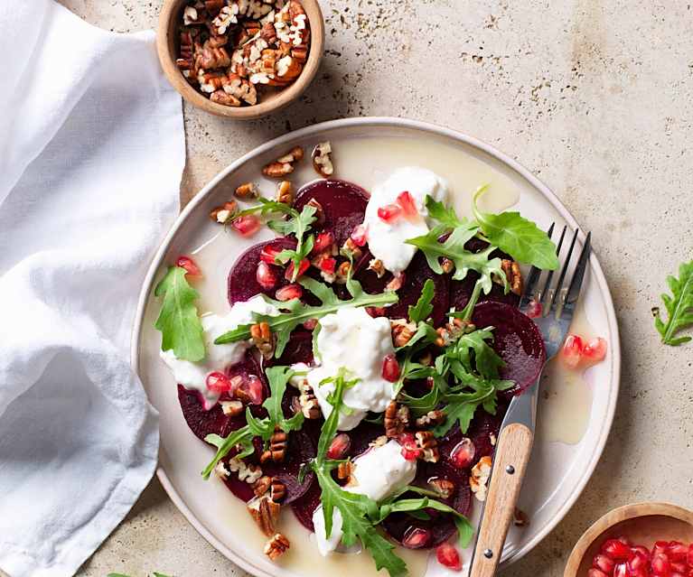 Rote-Bete-Carpaccio mit Burrata Rote-Bete-Carpaccio mit Burrata