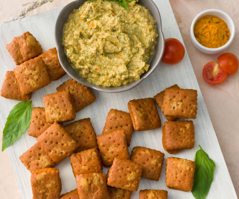 Galletas saladas de cúrcuma con dip de atún