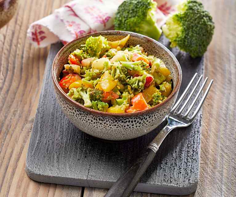 Brokkolisalat mit Pinienkernen Brokkolisalat mit Pinienkernen