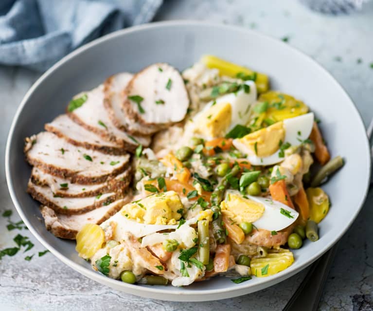 Petto di tacchino, insalata di verdure e maionese al chimichurri