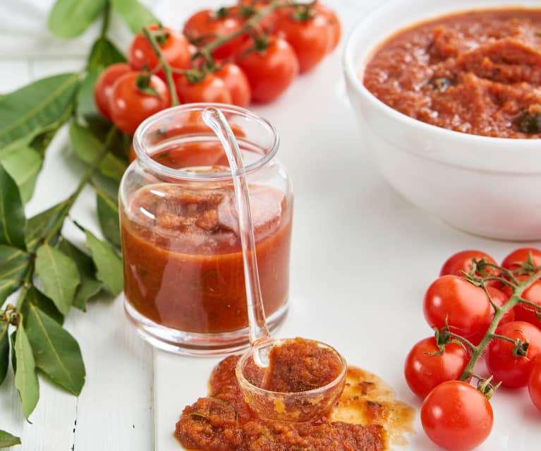 Molho de tomate com azeitonas e alcaparras