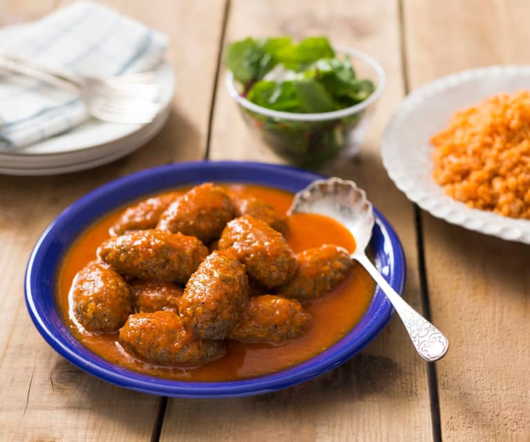 Albóndigas con arroz de tomate (Soutzoukakia)