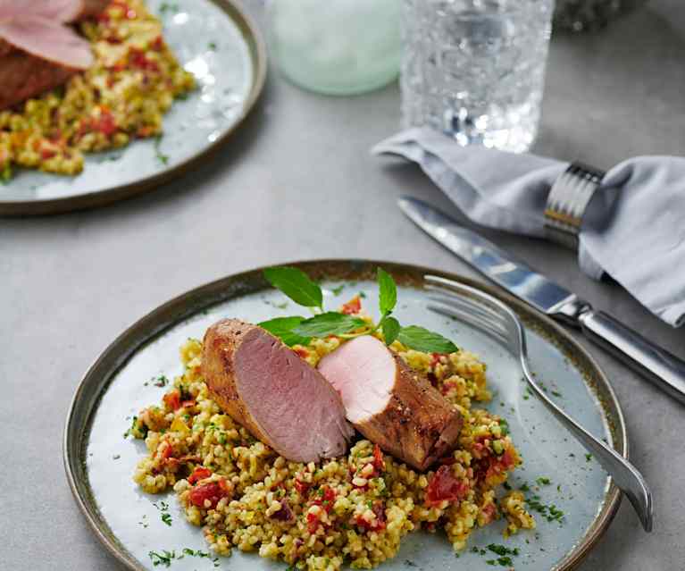 Schweinefilet auf Zucchini-Bulgur-Salat Schweinefilet auf Zucchini-Bulgur-Salat