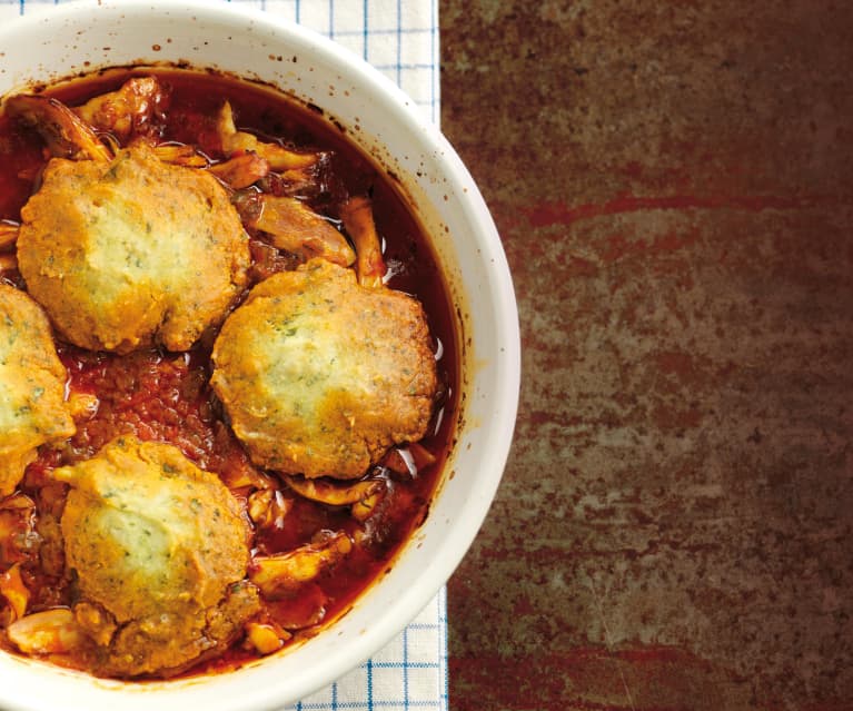 Guisado de frango com scones de milho