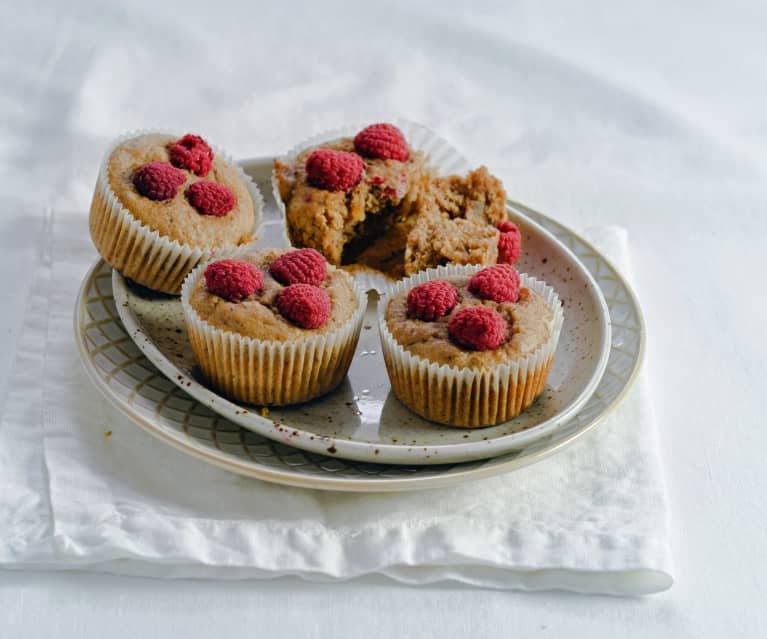 Dattel-Bananen-Muffins mit Himbeeren