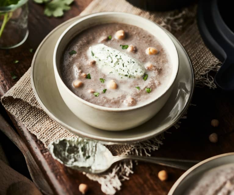 Velouté de champignons, pois chiches et fromage de chèvre