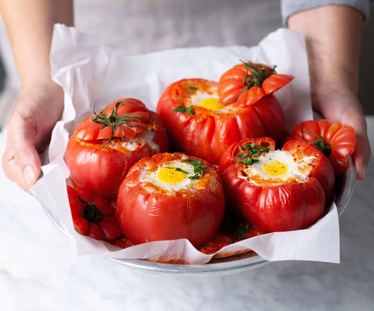 Tomates farcies façon chakchouka et œufs pochés