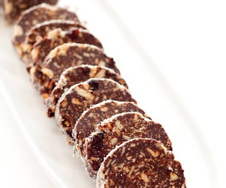 Salame de chocolate com amêndoas e uva passa