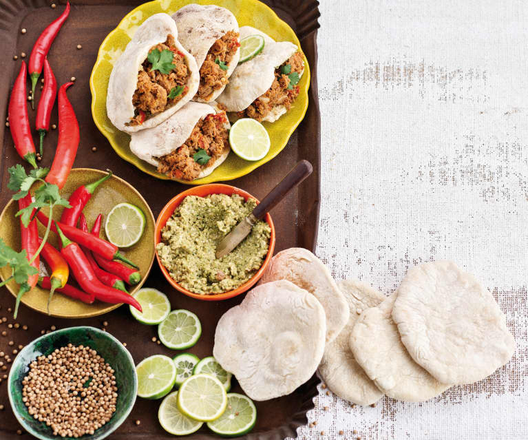 Baba ghanoush em pão pita com borrego