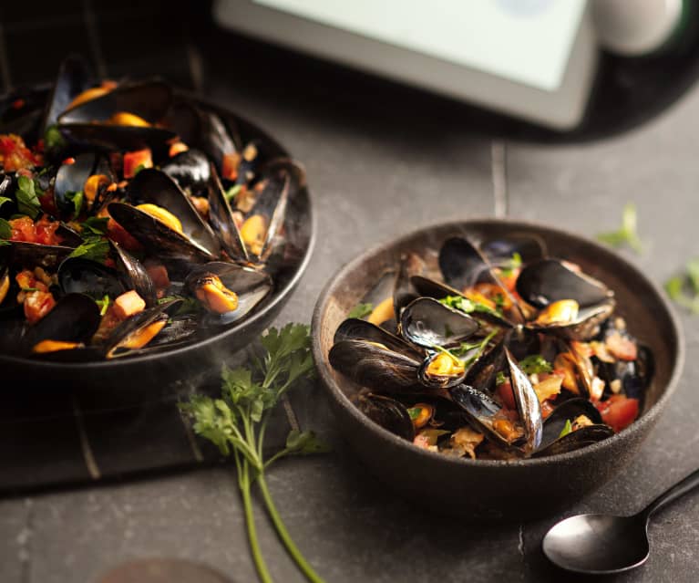 Moules à la sauce tomate épicée