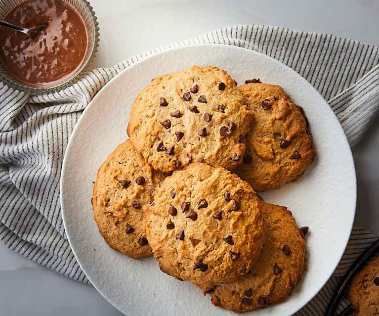 Biscottini con farina di castagne, nocciole e gocce di cioccolato Biscottini con farina di castagne, nocciole e gocce di cioccolato