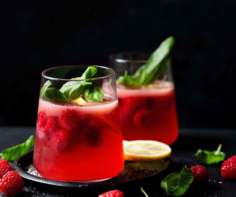 Malinovo-bazalková sangria