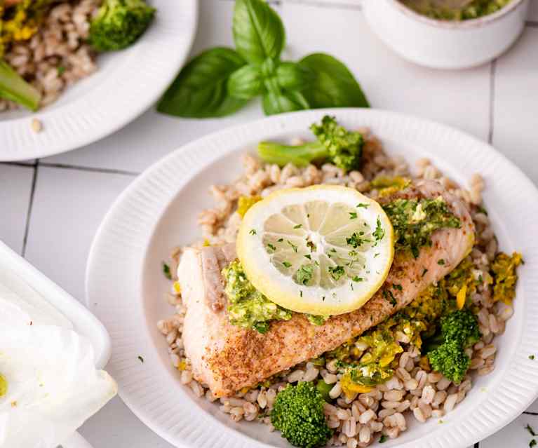 Papillotes de salmón al estilo mediterráneo con hierbas frescas Papillotes de salmón al estilo mediterráneo con hierbas frescas