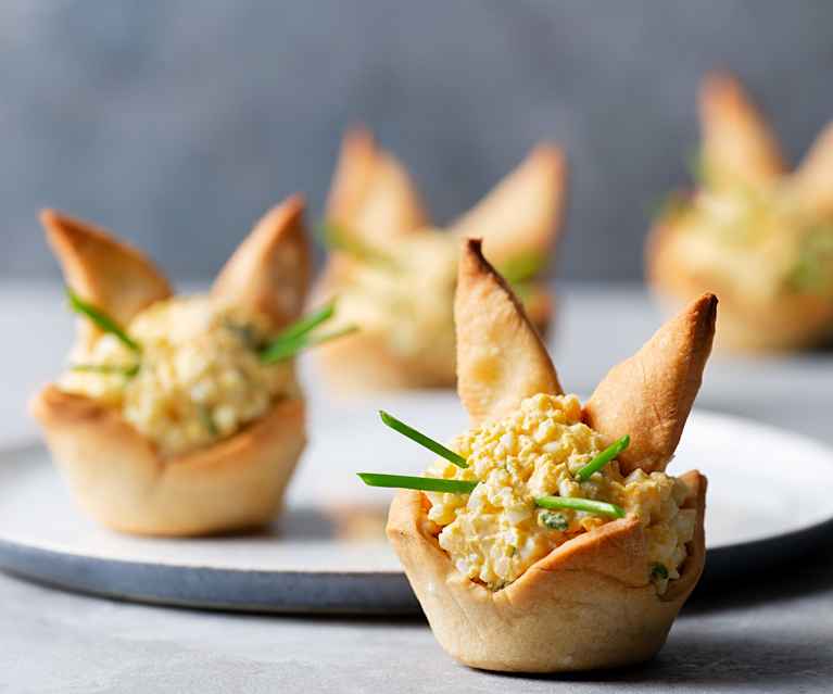 Salade d'œufs dans un nid de Pâques croustillant Salade d'œufs dans un nid de Pâques croustillant
