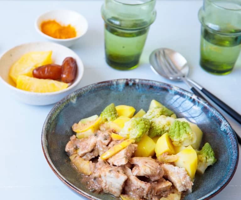 Tajine de dinde aux dattes, épices et chou romanesco