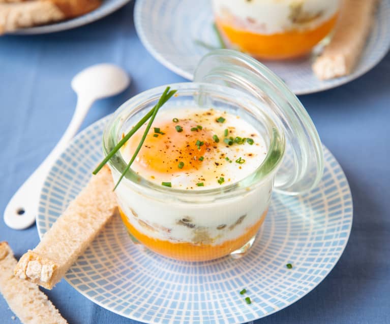 Œuf cocotte aux champignons et lardons, purée de carotte