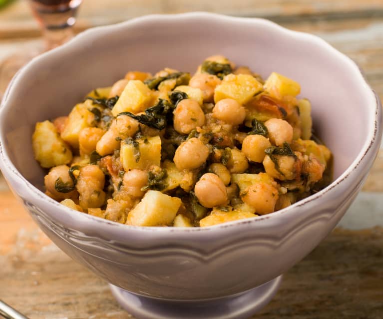 Garbanzos con camote y espinacas